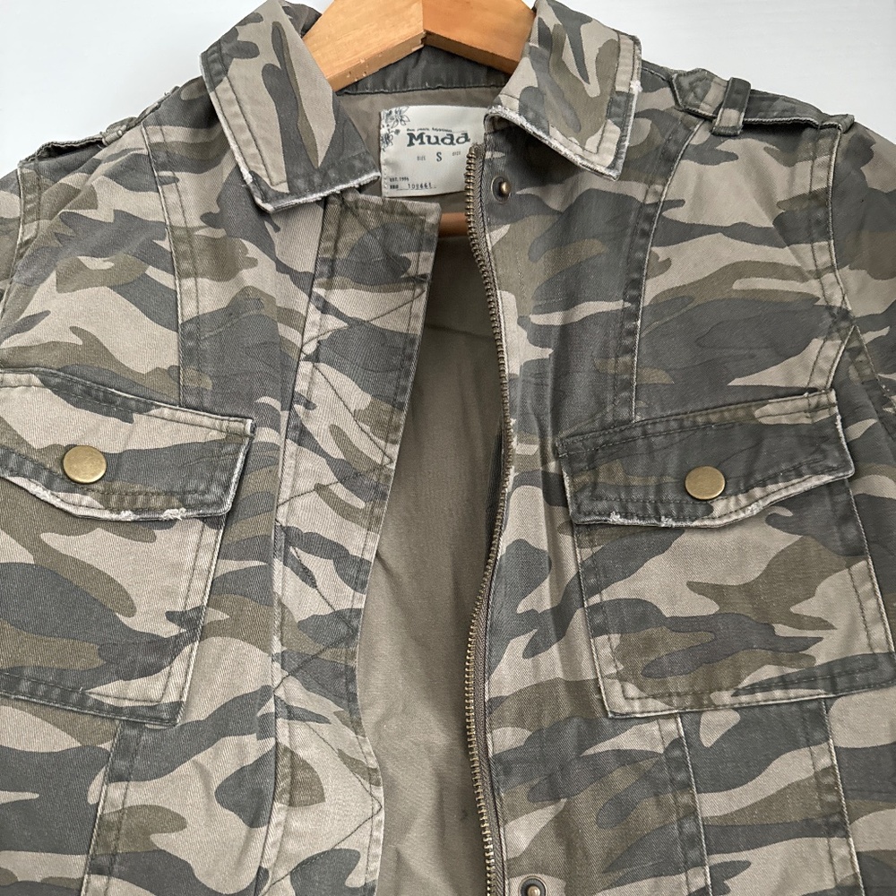 Camo Shacket - Picture 2 of 4